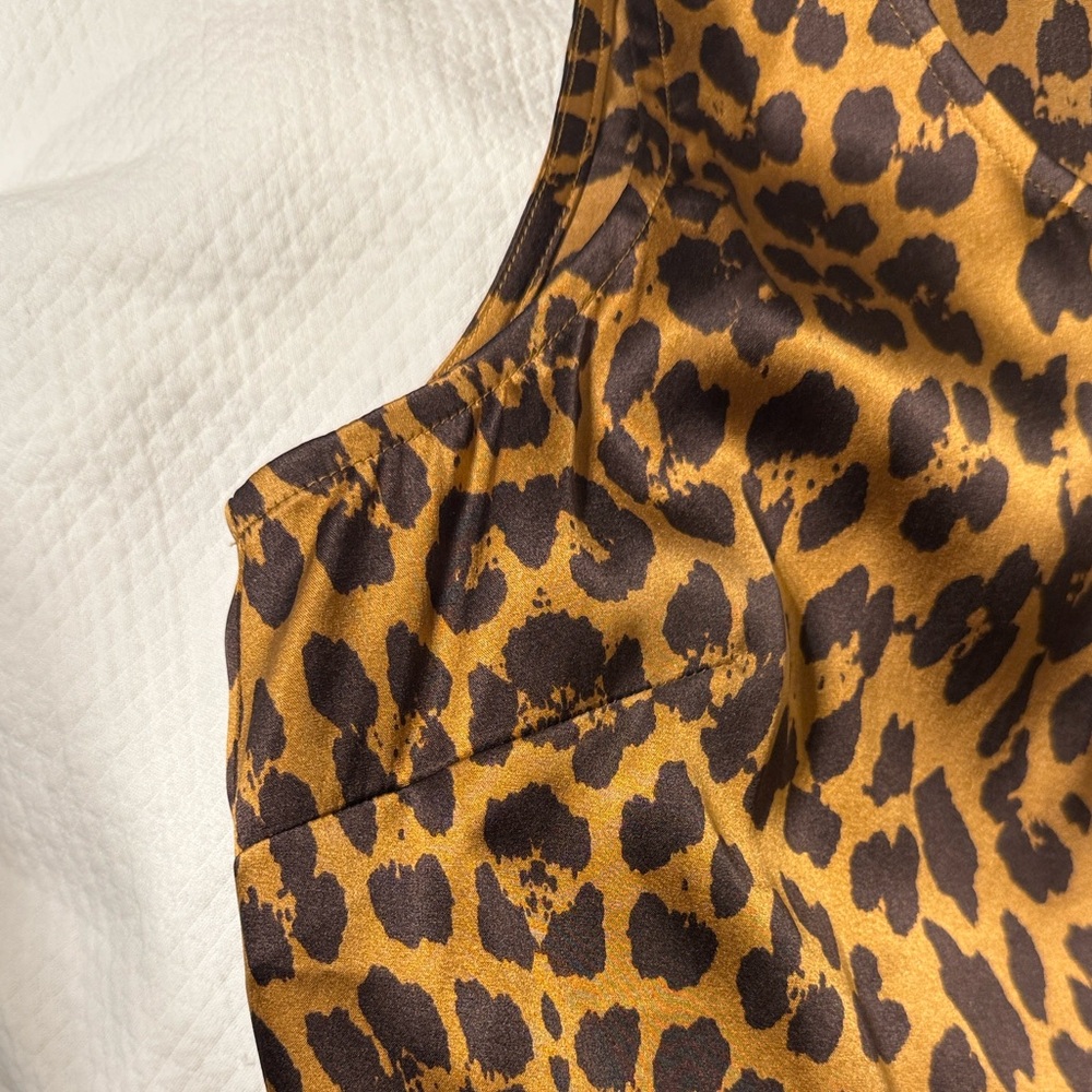 St. John Leopard Print Silk Blend Sleeveless Top Size Large - Picture 6 of 9